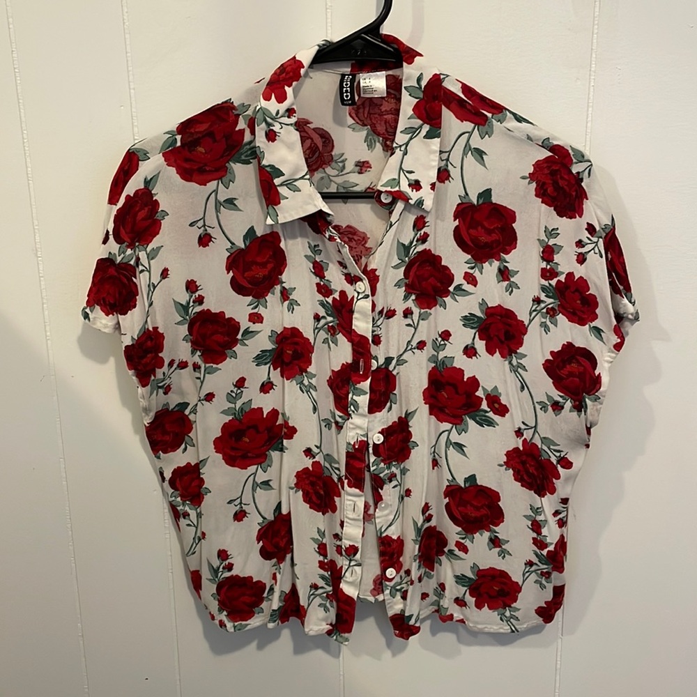 H&M DIVIDED Size 4 floral button down shirt
